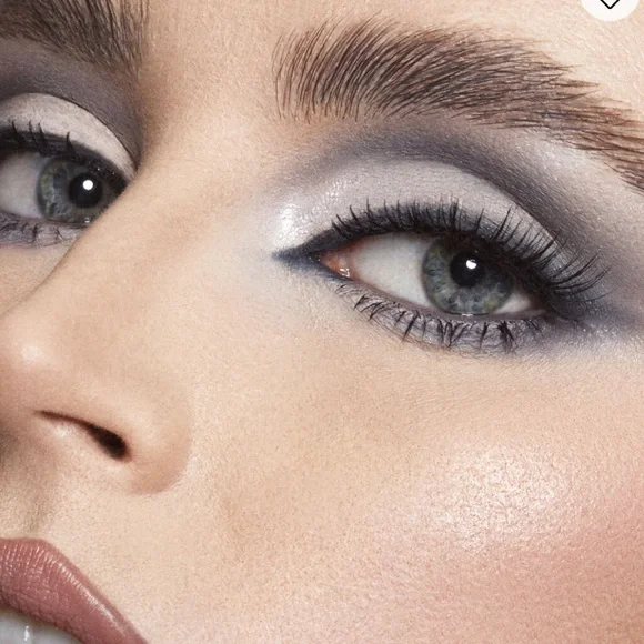 Huda Beauty Creamy Obsessions Eyeshadow Palette in Greige - Picture 4 of 10